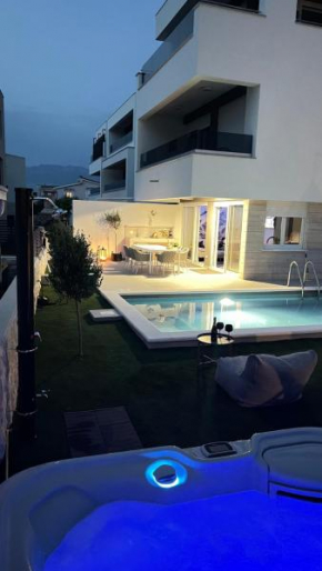 Luxury apartment Black Pearl Beluga with private Pool and Jacuzzi